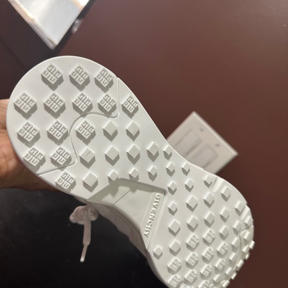 Givenchy Women’s Sneaker - Picture 3 of 3